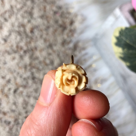 Signed vintage rose earrings/gold stamped - Picture 6 of 7